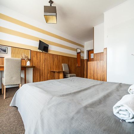 Max Apartamenty - Pokoje - Domki - Restauracja - Basen ミエルノ エクステリア 写真