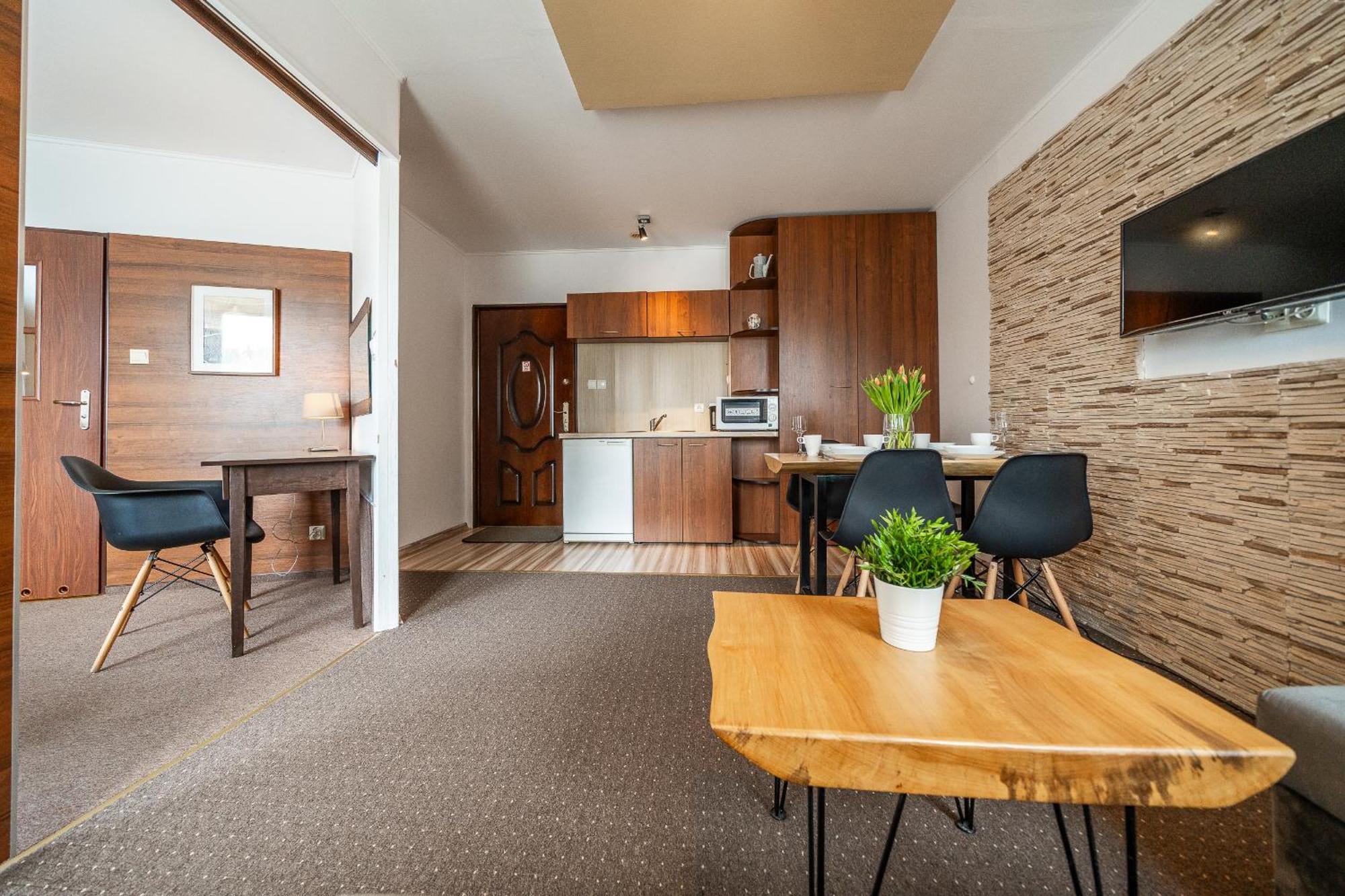 Max Apartamenty - Pokoje - Domki - Restauracja - Basen ミエルノ エクステリア 写真