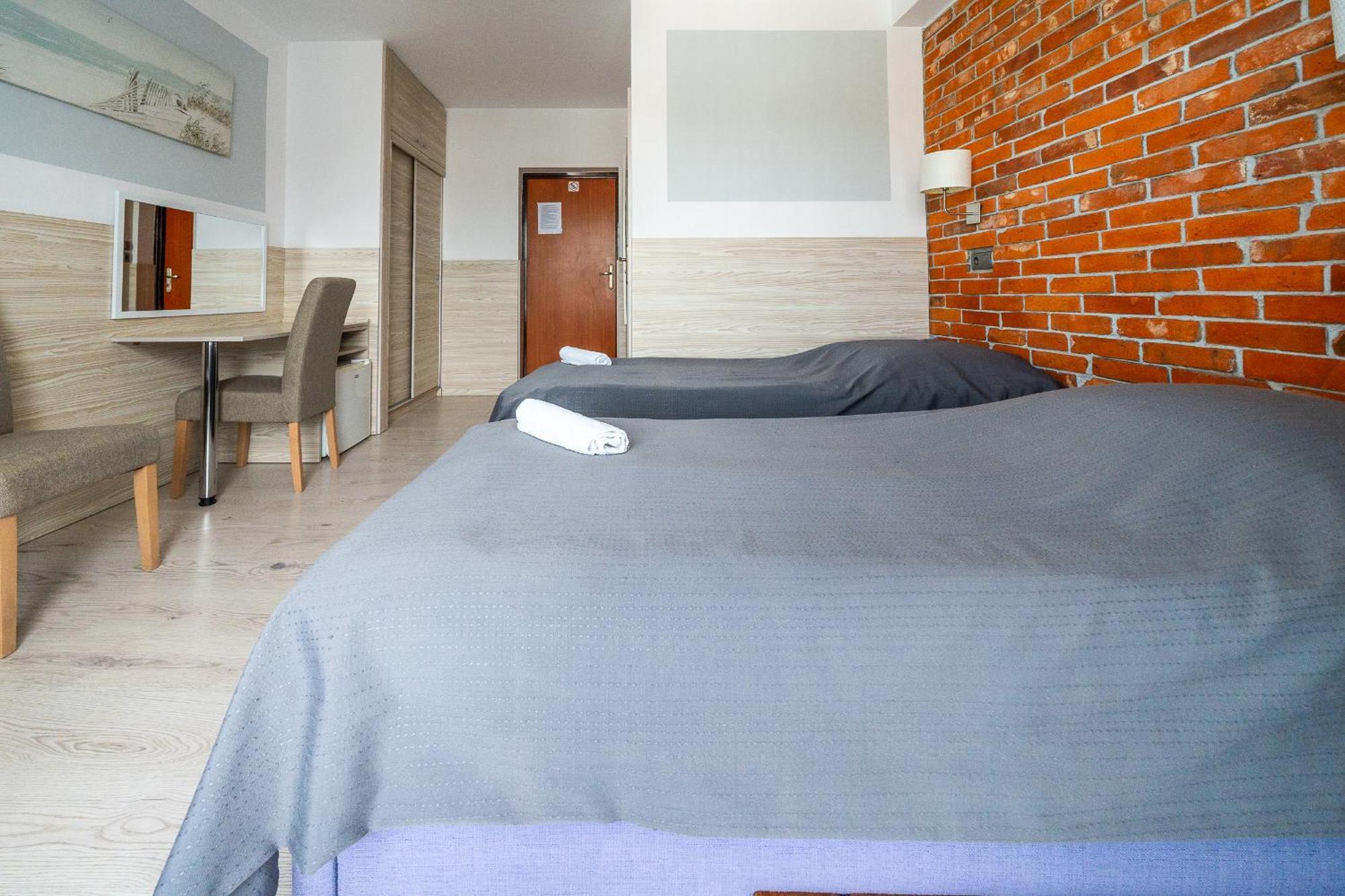 Max Apartamenty - Pokoje - Domki - Restauracja - Basen ミエルノ エクステリア 写真