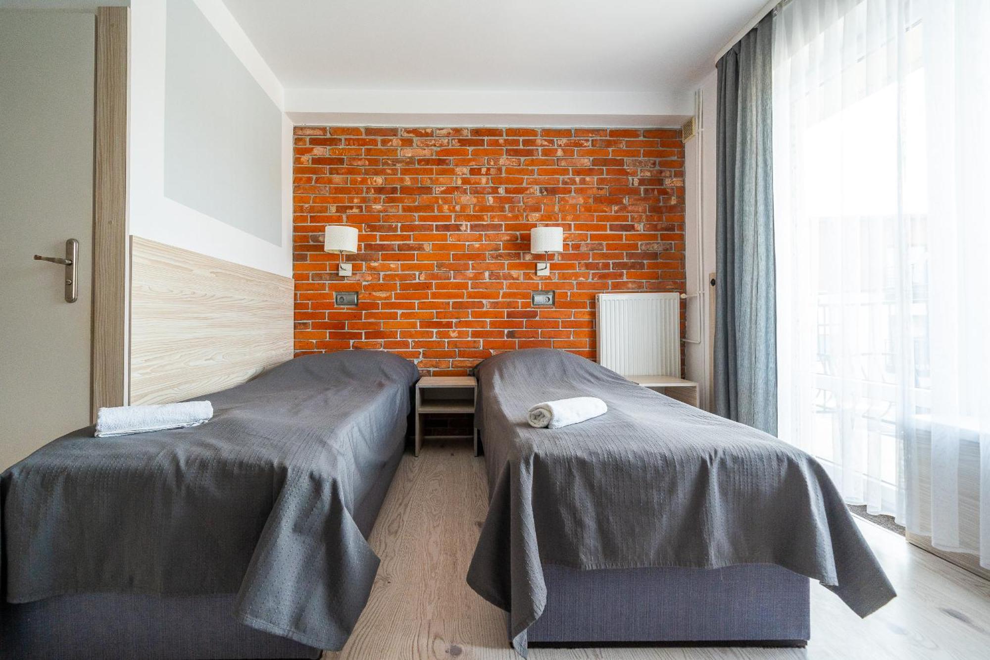 Max Apartamenty - Pokoje - Domki - Restauracja - Basen ミエルノ エクステリア 写真