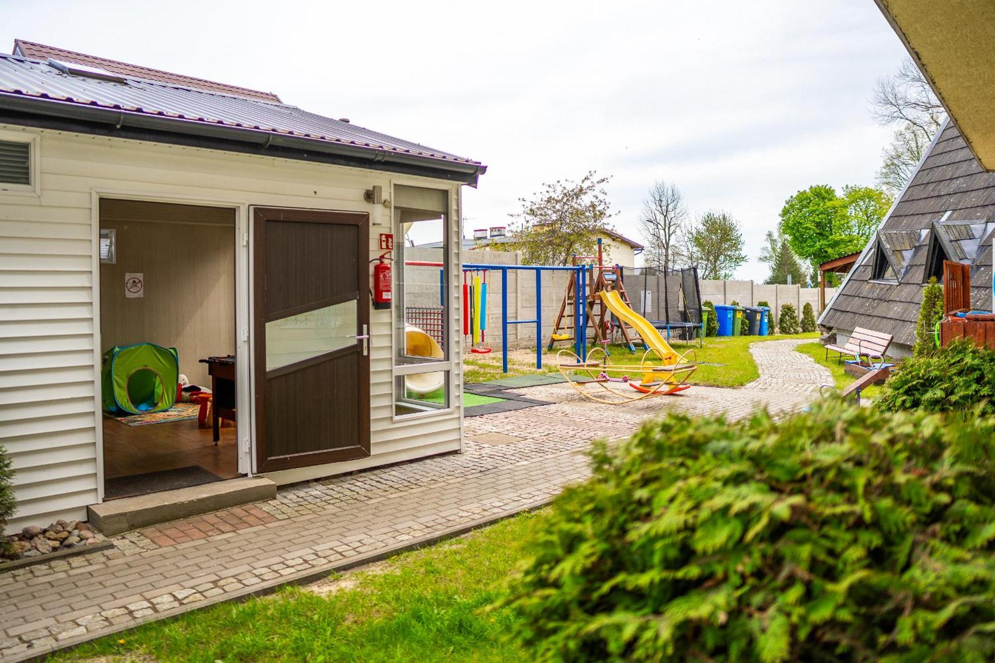 Max Apartamenty - Pokoje - Domki - Restauracja - Basen ミエルノ エクステリア 写真