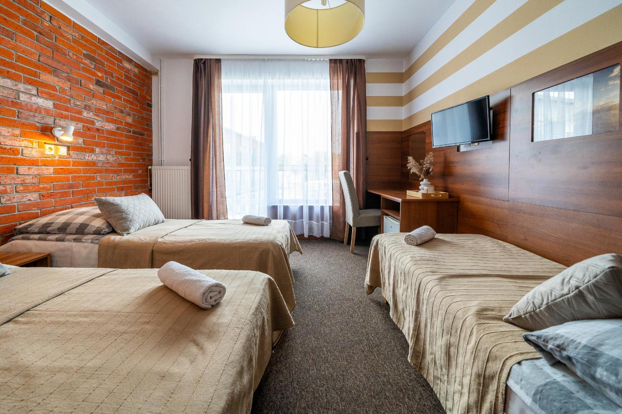 Max Apartamenty - Pokoje - Domki - Restauracja - Basen ミエルノ エクステリア 写真