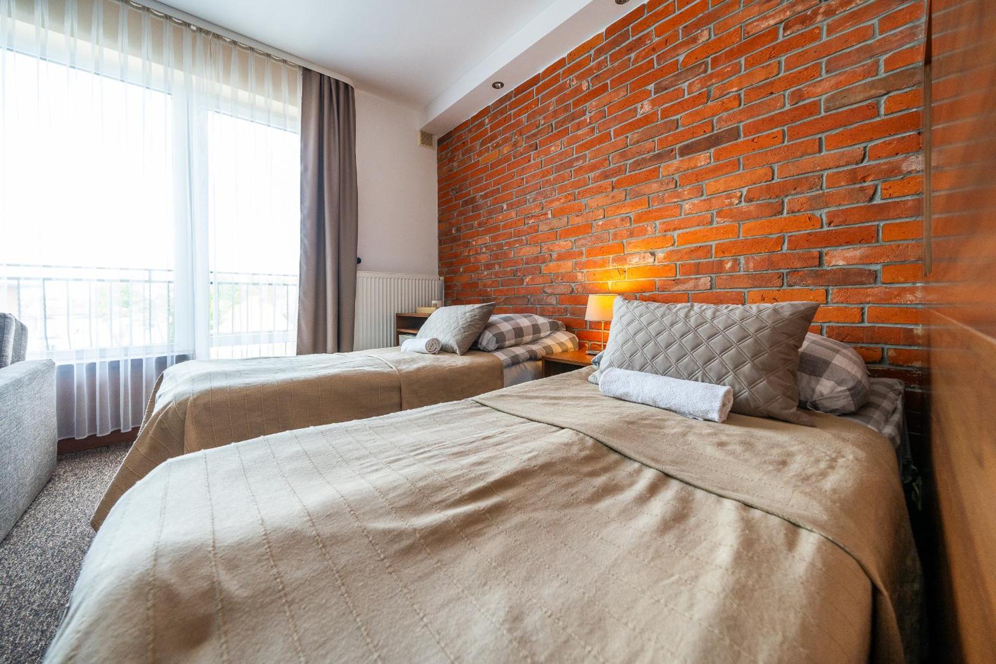 Max Apartamenty - Pokoje - Domki - Restauracja - Basen ミエルノ エクステリア 写真