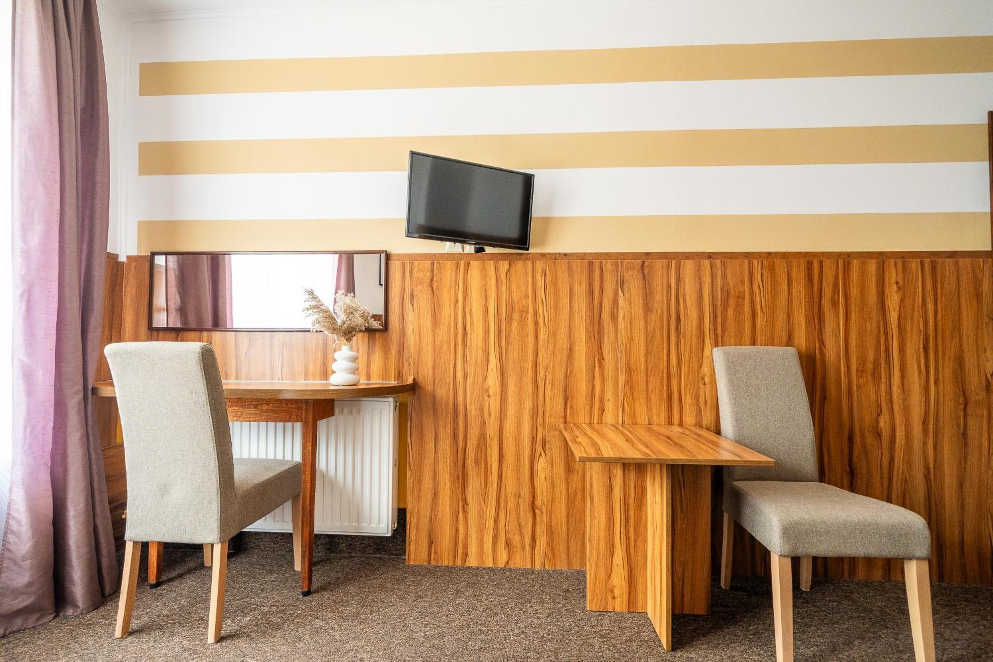 Max Apartamenty - Pokoje - Domki - Restauracja - Basen ミエルノ エクステリア 写真